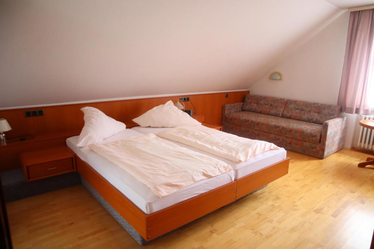 Отель Pension Zur Harburg Услар Экстерьер фото