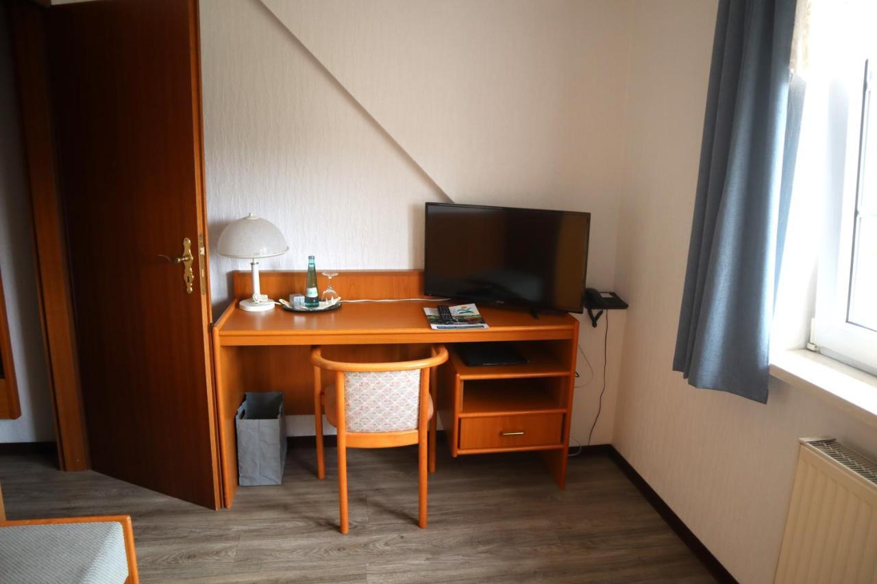 Отель Pension Zur Harburg Услар Экстерьер фото