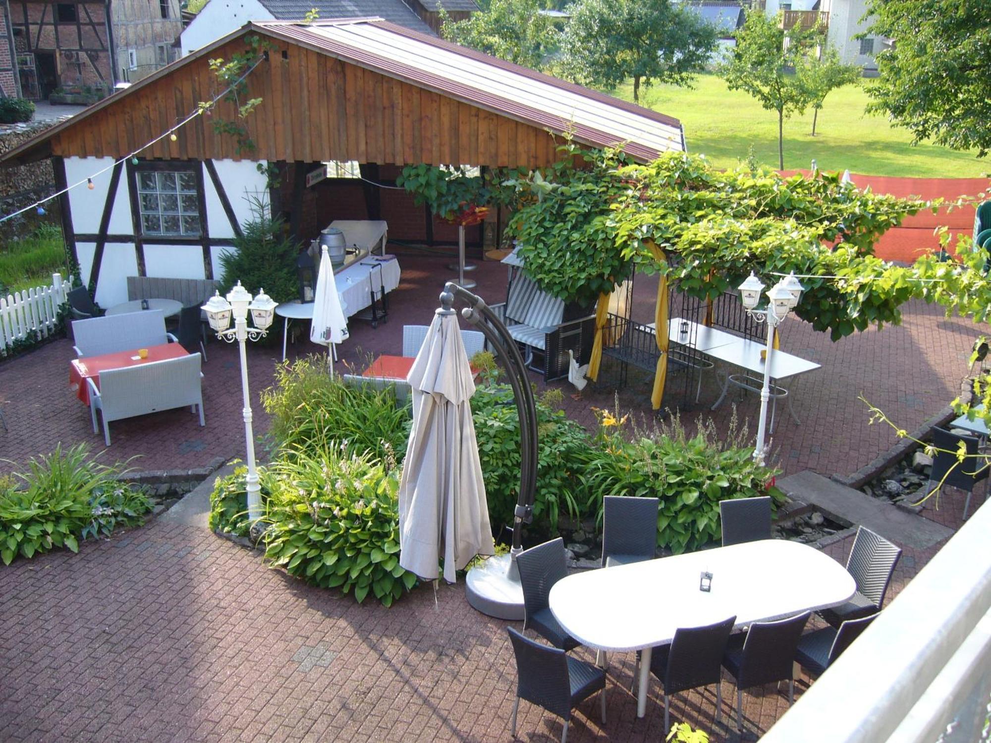 Отель Pension Zur Harburg Услар Экстерьер фото