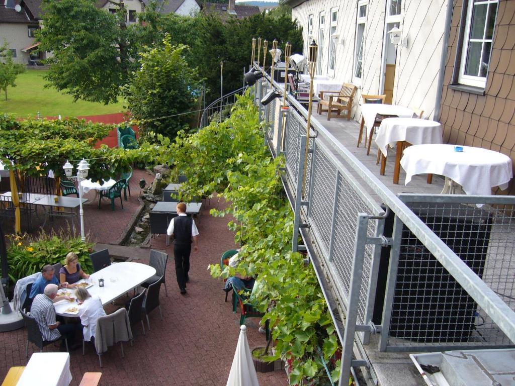 Отель Pension Zur Harburg Услар Экстерьер фото